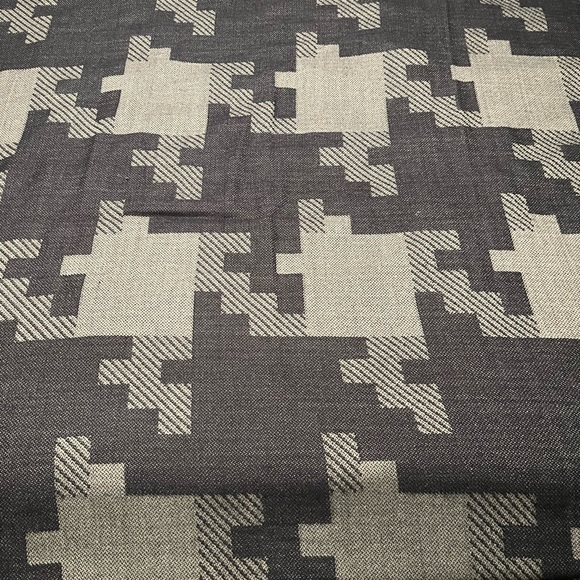 Women's Wrap - Picture 3 of 5